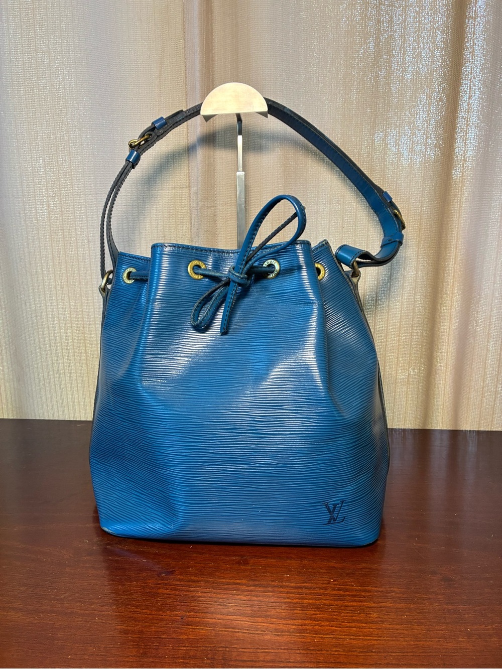 Louis Vuitton Blue Epi Leather Drawstring Shoulder Bag